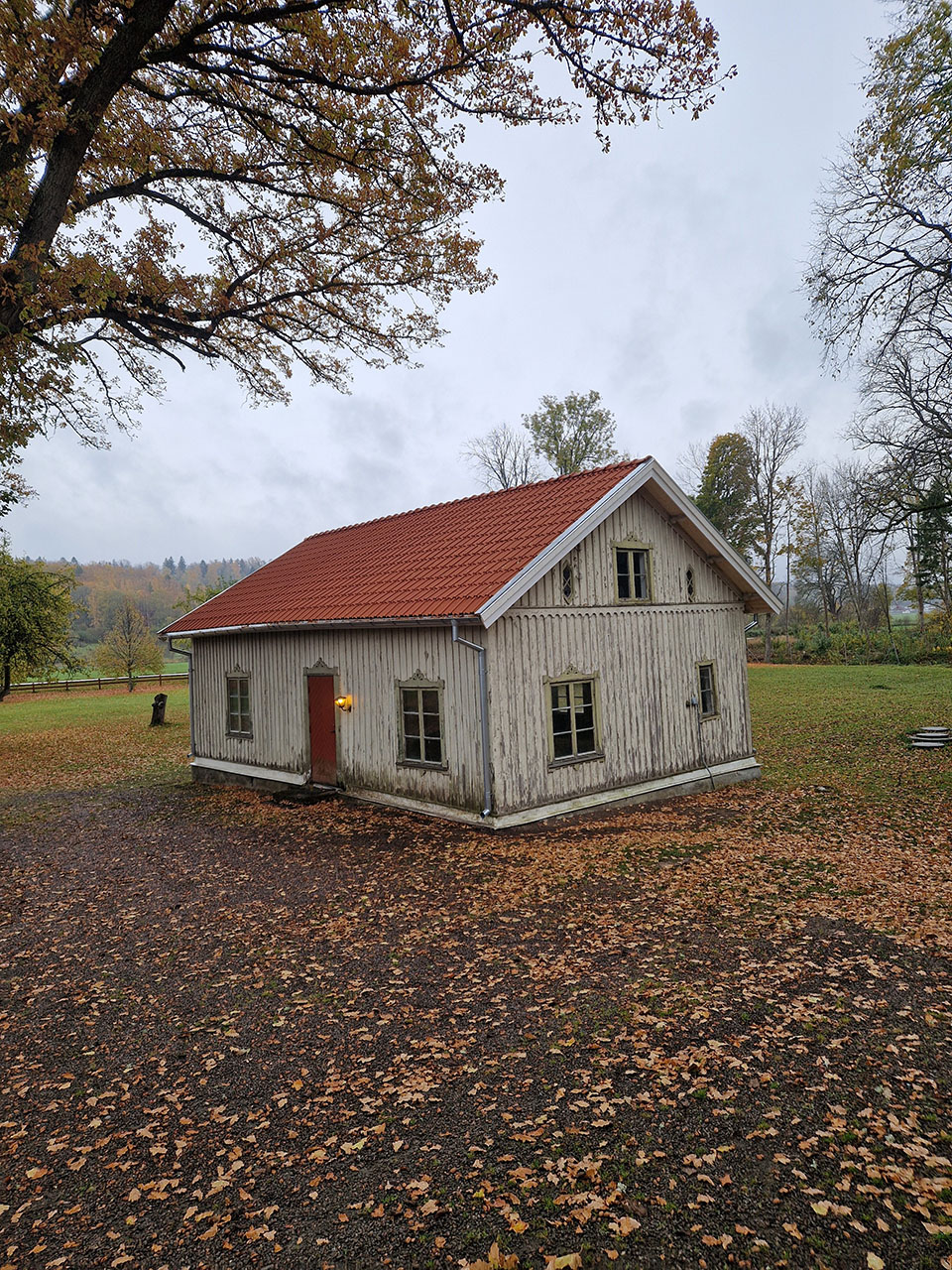 Urhem genomförde takrenovering på gård i Timmersdala.