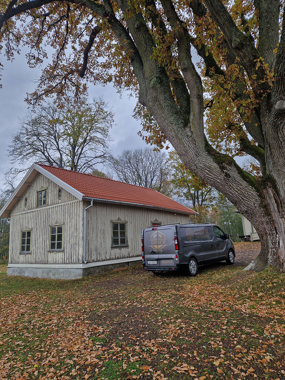 Urhem genomförde takrenovering på gård i Timmersdala.