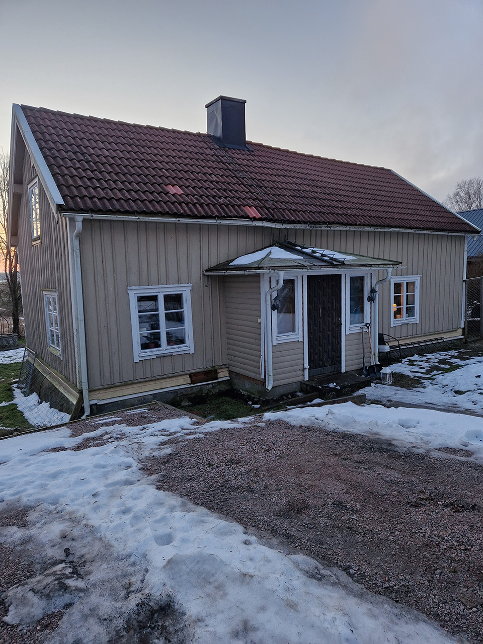 Urhem Bygg & Snickeri utförde tillbyggnad farstukvist/hall i Böja, Skövde.