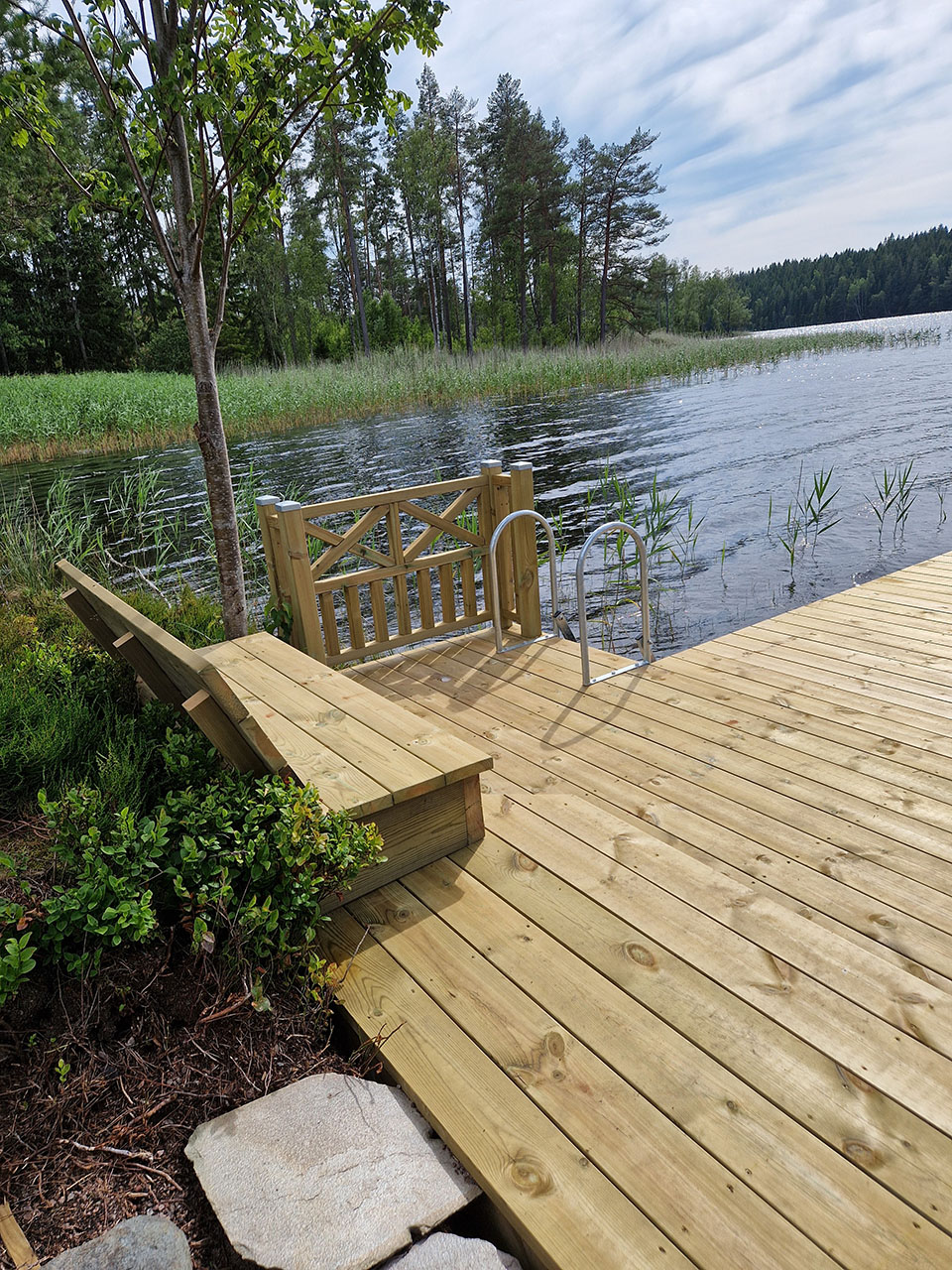 Urhem renoverade brygga i Undenäs