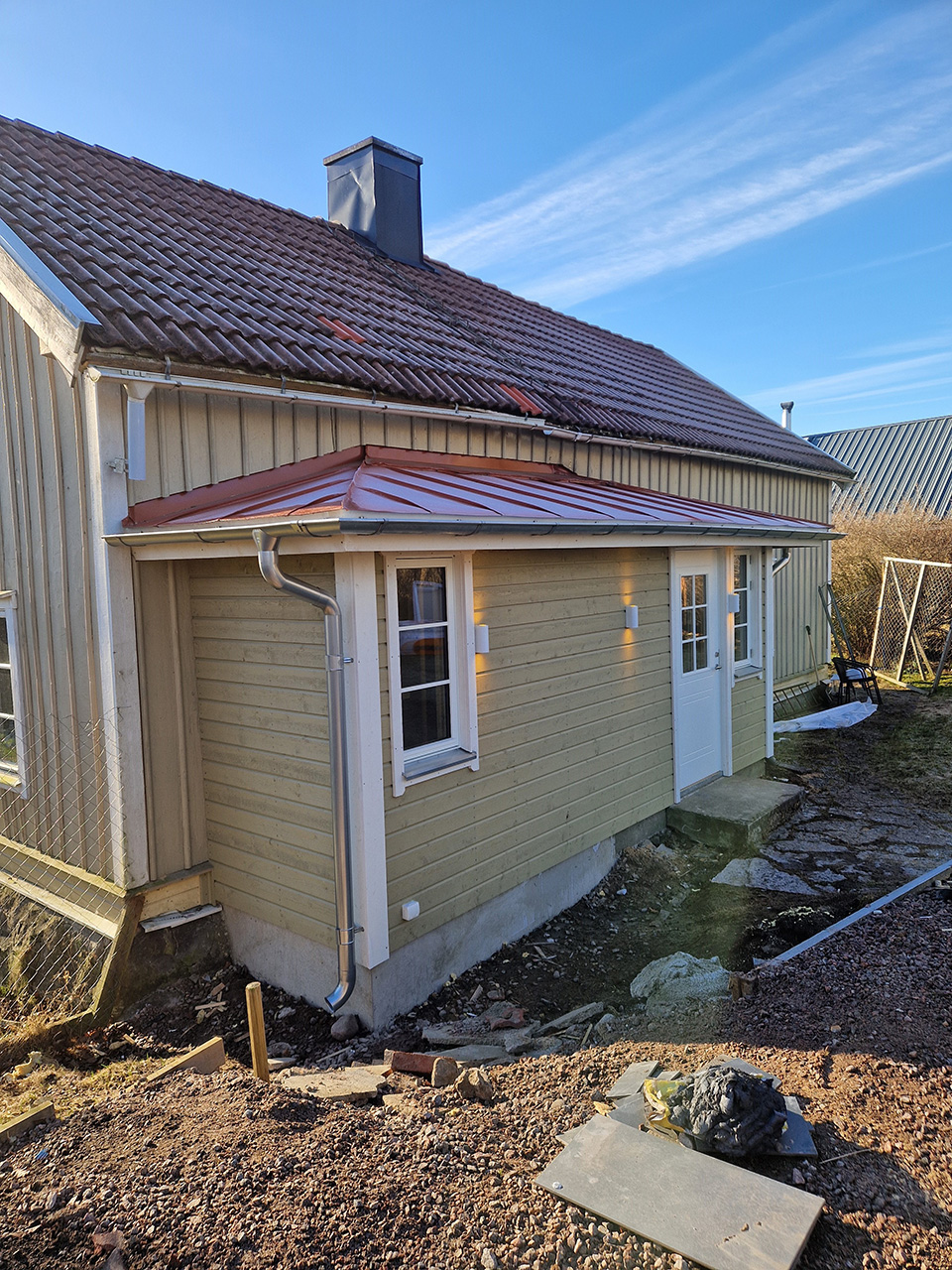 Urhem Bygg & Snickeri utförde tillbyggnad farstukvist/hall i Böja, Skövde.