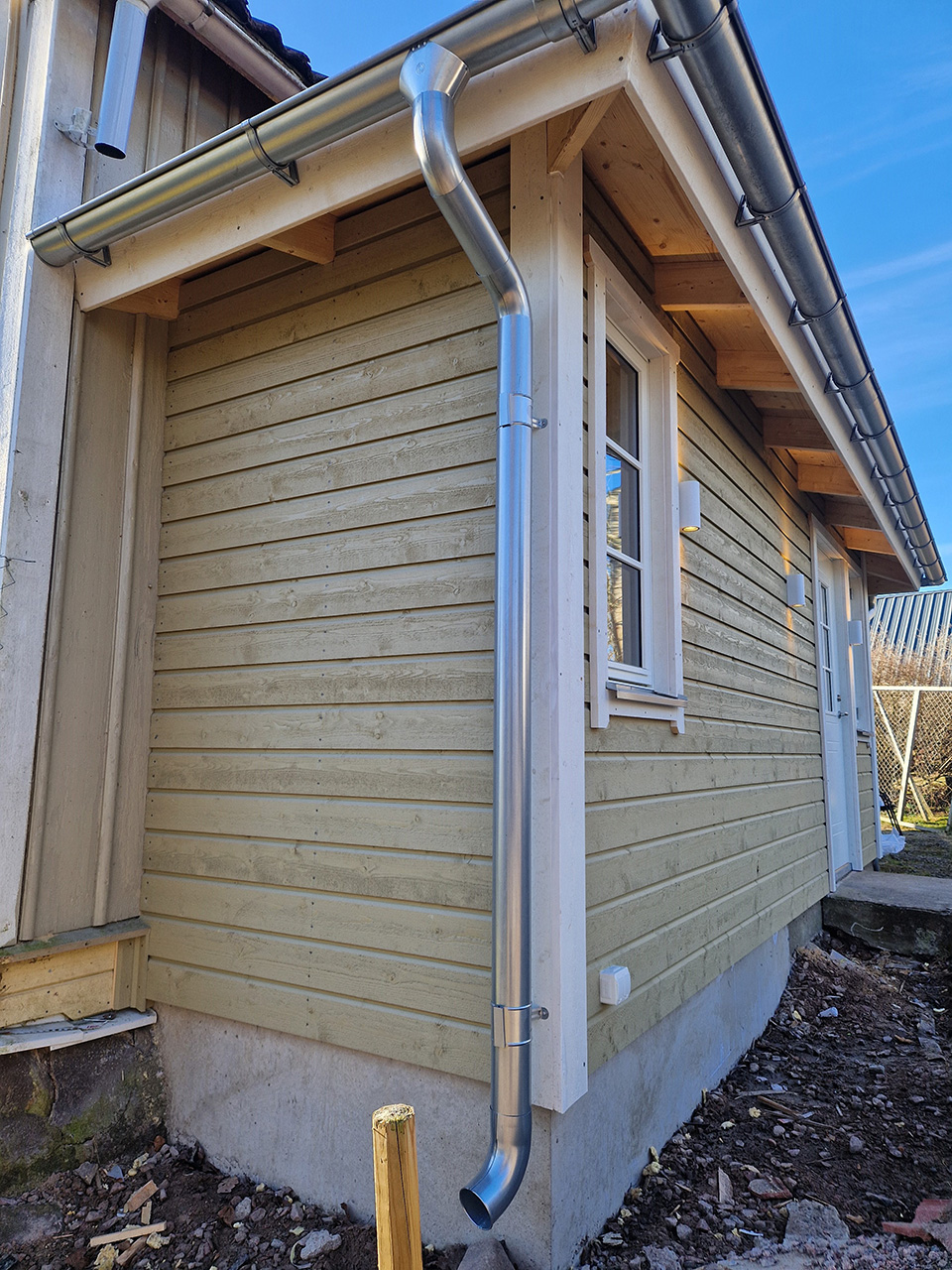 Urhem Bygg & Snickeri utförde tillbyggnad farstukvist/hall i Böja, Skövde.