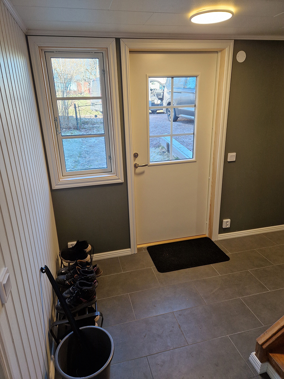 Urhem Bygg & Snickeri utförde tillbyggnad farstukvist/hall i Böja, Skövde.