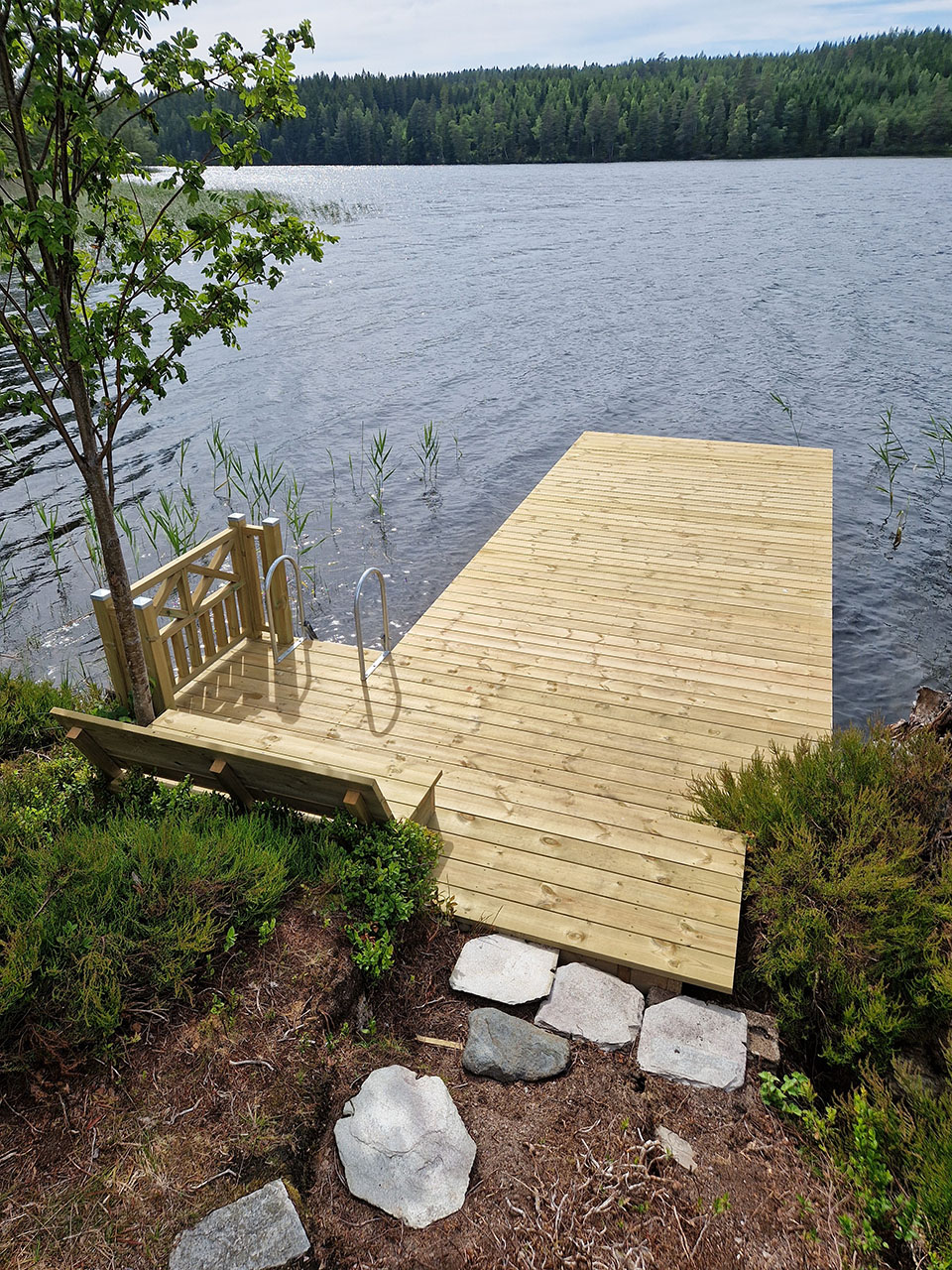 Urhem renoverade brygga i Undenäs